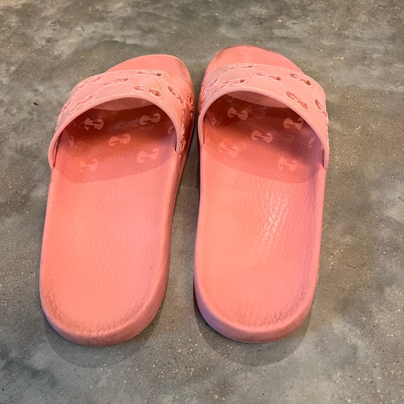 Authentic Gucci rubber slides - Picture 4 of 6
